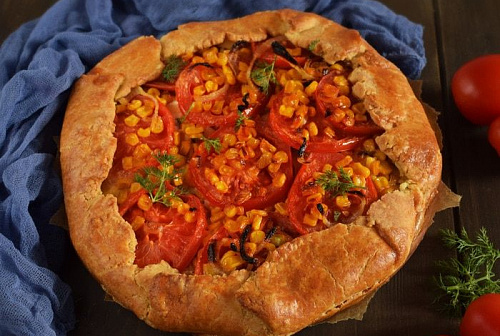 Галета с кукурузой и помидорами