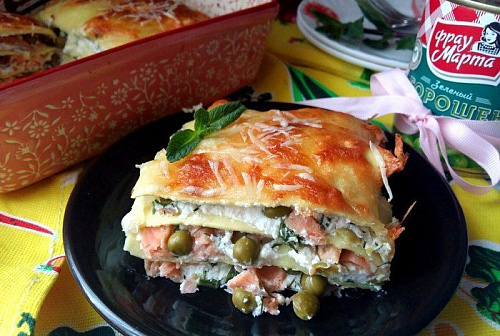 Быстрая лазанья с форелью и горошком