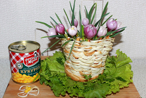 Плетеная корзиночка с подснежниками
